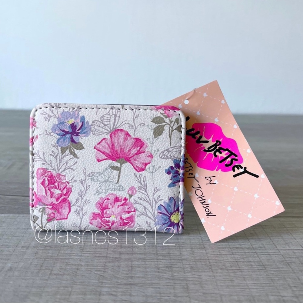 Luv BETSEY JOHNSON Wallet Card Case - White Floral LBMONEY